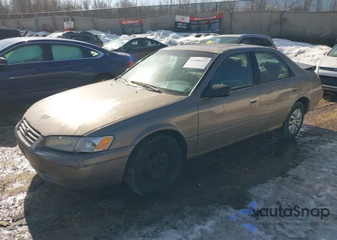 1999 Toyota Camry Le z USA, uszkodzony, nr VIN 4T1BG28KXXU574111